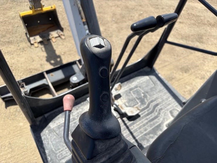 2022-bobcat-e20-image-27