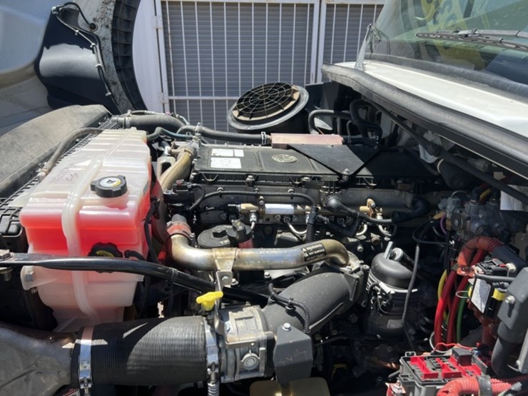 2012-freightliner-m2-image-22