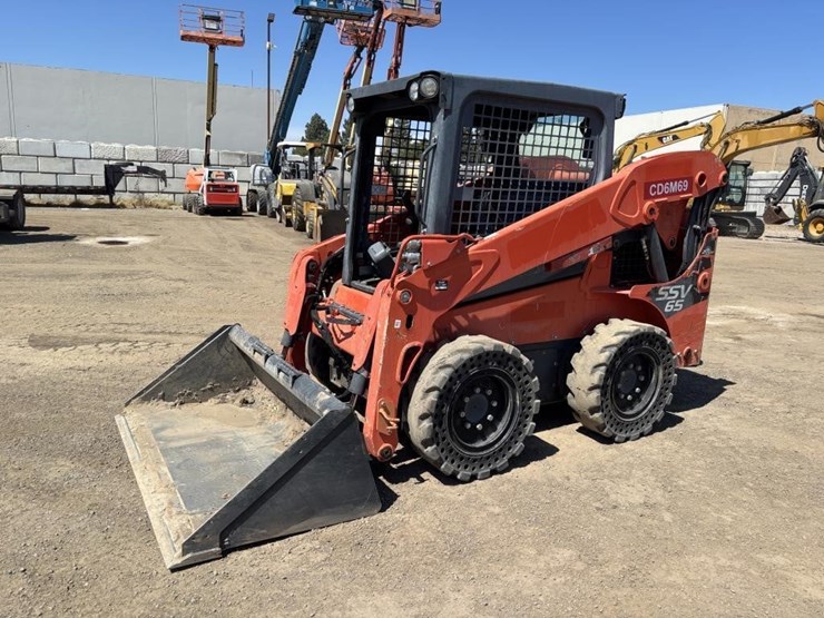 kubota-ssv65-image-1
