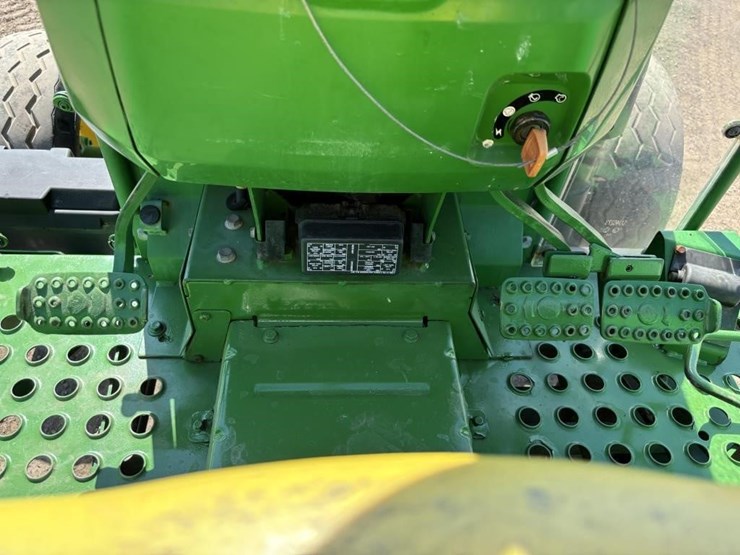 2018-john-deere-5075e-image-32