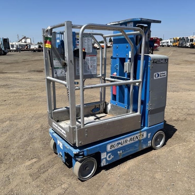 2017 GENIE GR12