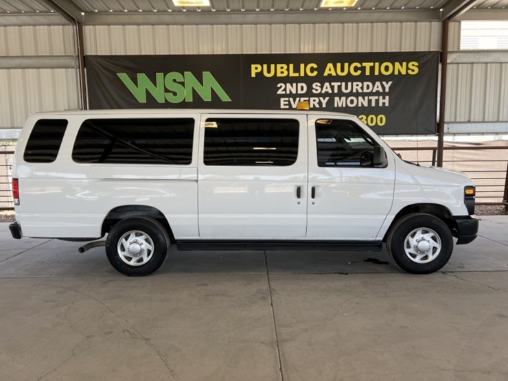 2014-ford-e350-image-1