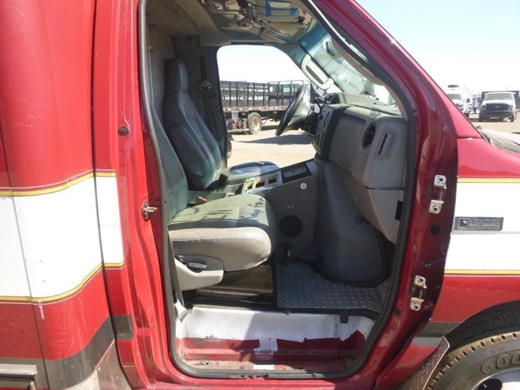 2012-ford-e350-image-12