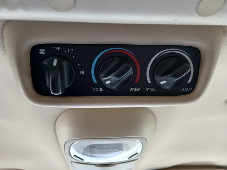 2005-ford-excursion-image-45