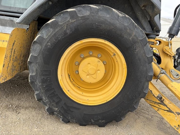 2019-deere-310l-ep-image-31