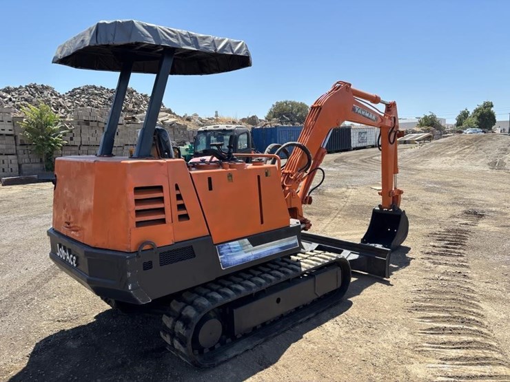 takeuchi-tb2507-hydraulic-excavator-image-3