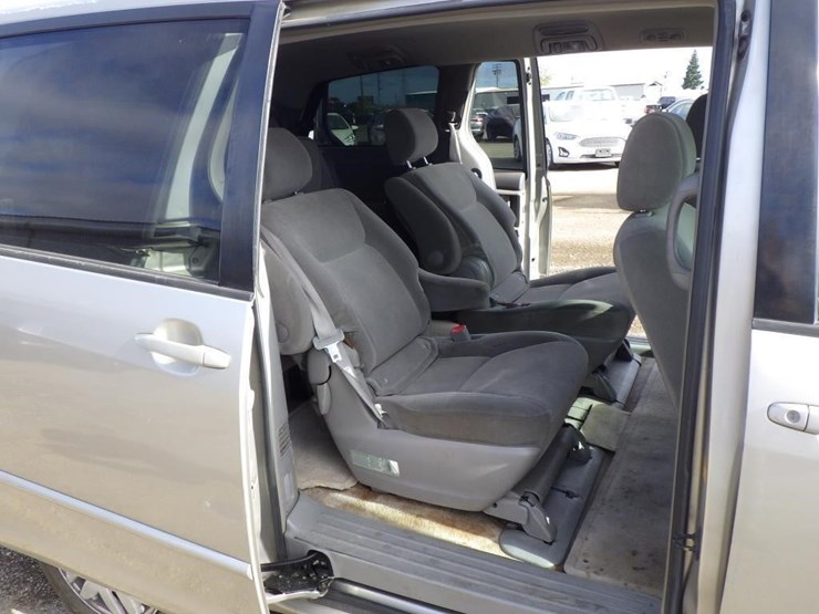 2005-toyota-sienna-image-8