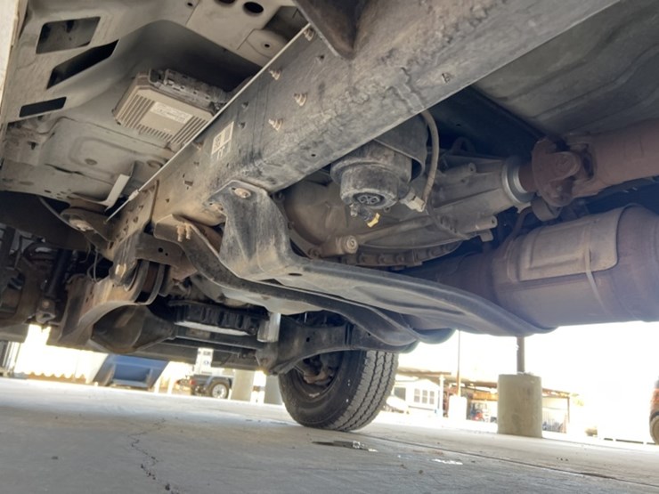 2011-ford-f350-image-27