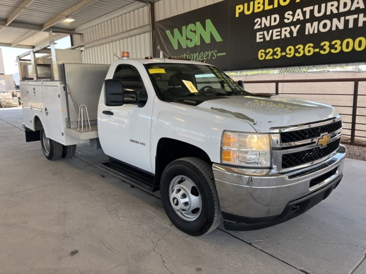 2012-chevrolet-silverado-3500hd-image-2