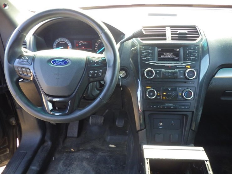 2017-ford-explorer-image-10