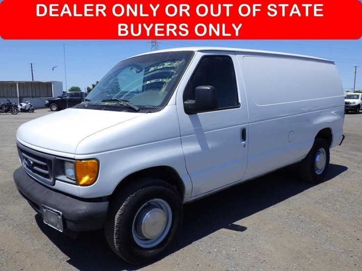 2004-ford-econoline-350-image-1