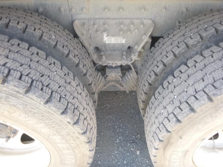 2009-sterling-lt9500-image-23