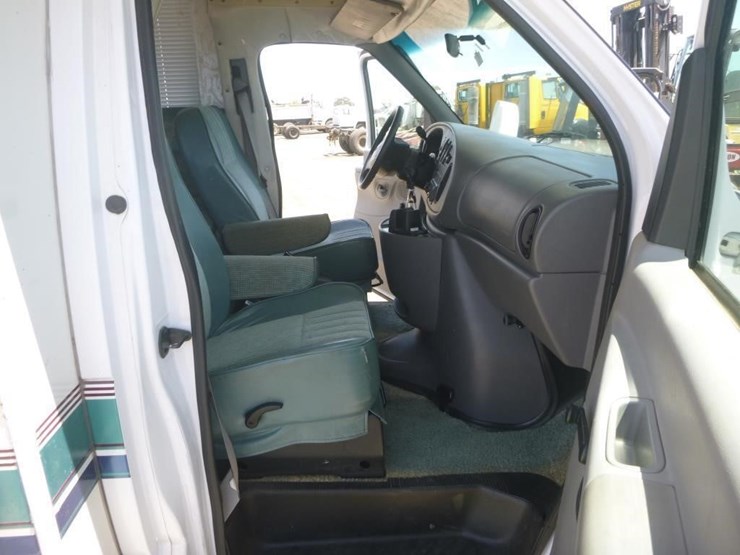 1998-ford-e350-image-32