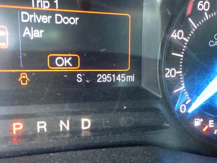 2016-ford-explorer-image-15