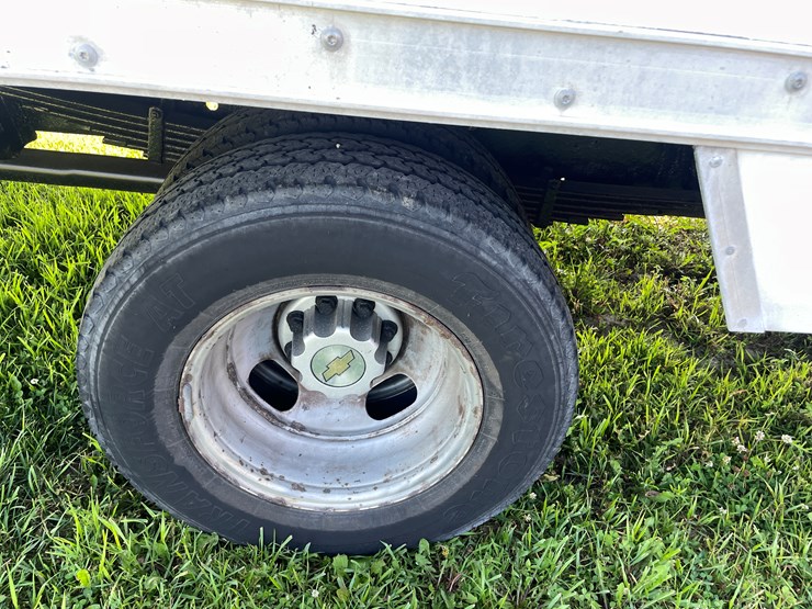 2005-chevrolet-3500-image-22