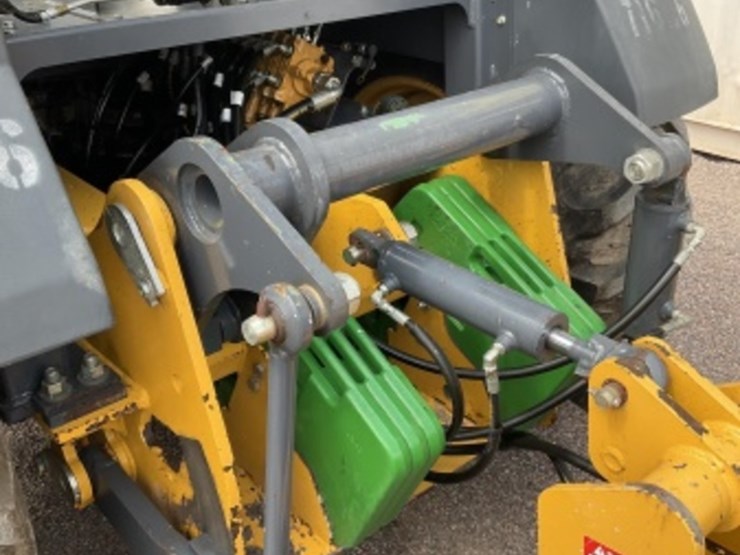 2016-deere-210l-image-12