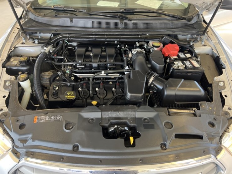 2013-ford-taurus-se-sdn-image-10