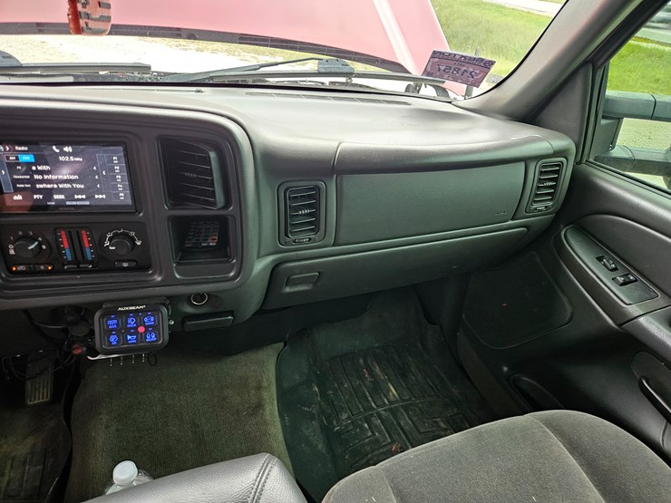 2005-chevrolet-silverado-image-45