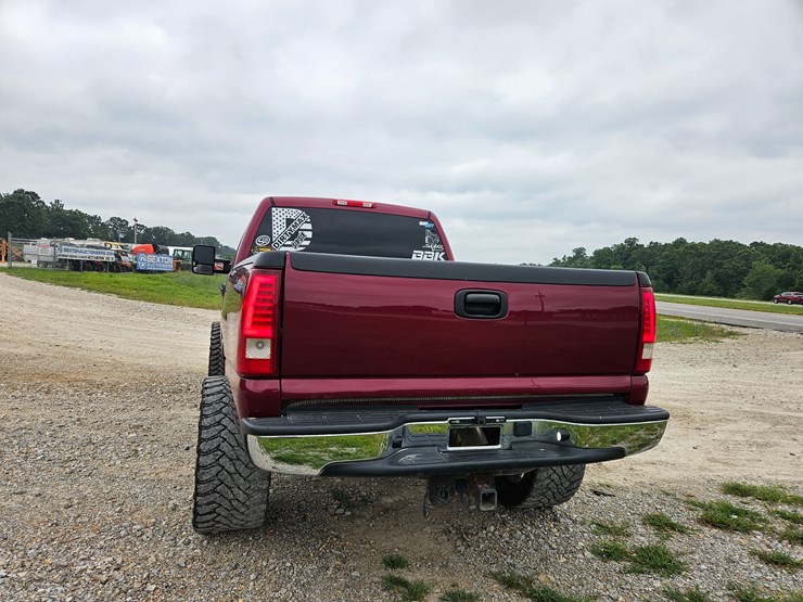 2005-chevrolet-silverado-image-13