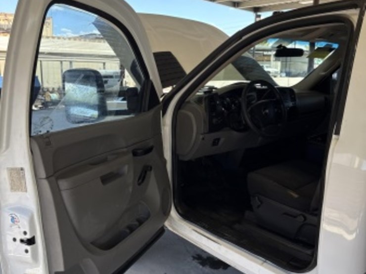 2012-chevrolet-silverado-3500hd-image-24