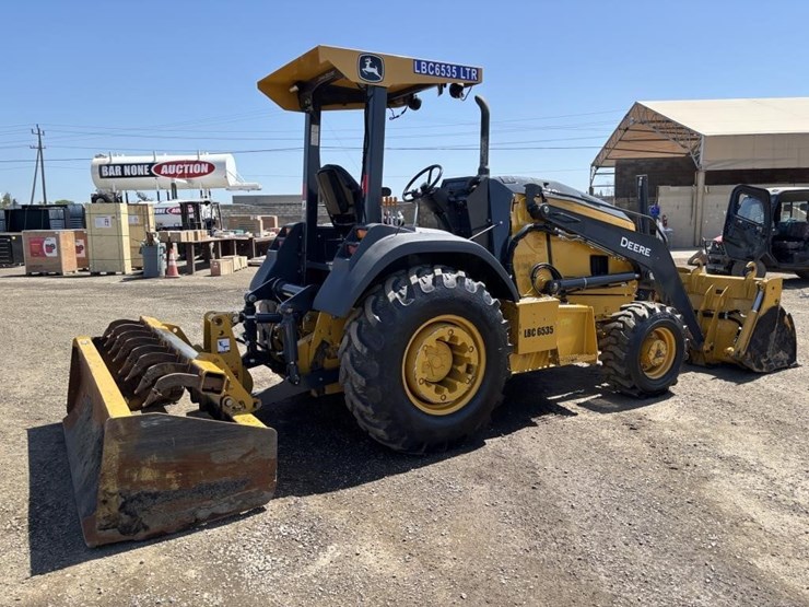 2021-deere-210l-image-3