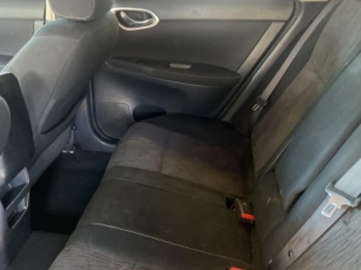2014-nissan-sentra-sc-sdn-image-23