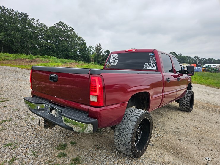 2005-chevrolet-silverado-image-16