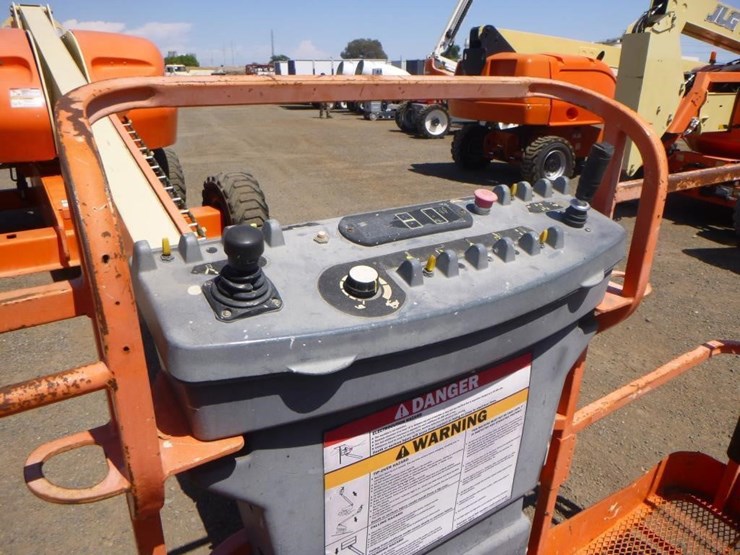 2007-jlg-400s-image-12