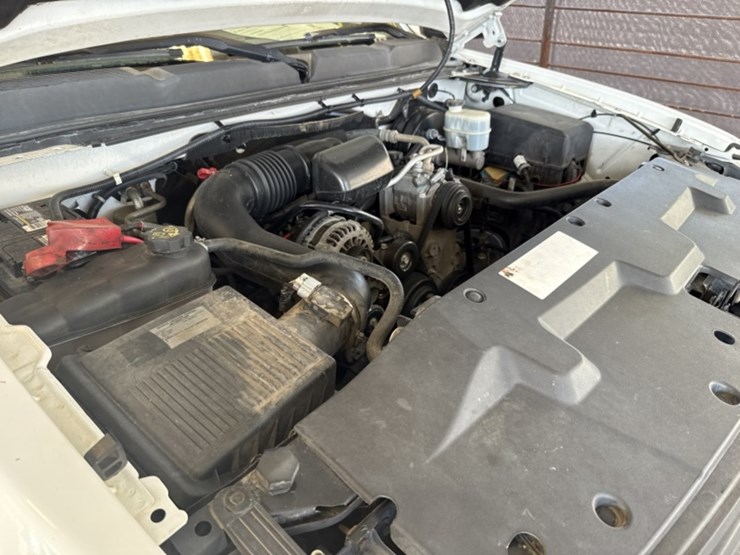 2011-chevrolet-silverado-1500-image-17
