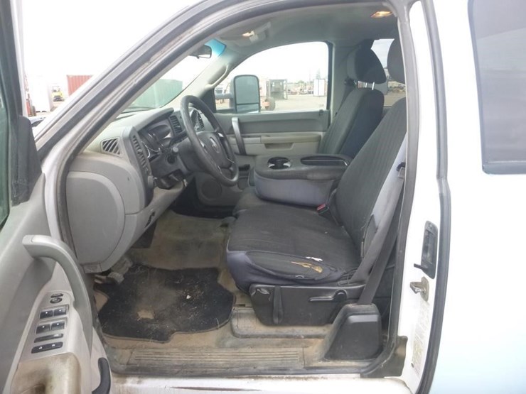 2013-gmc-2500-image-10