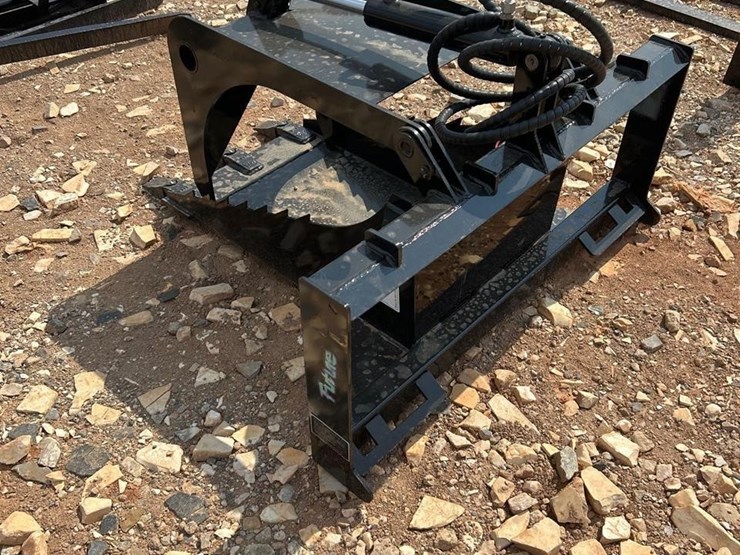 future-skid-steer-hydraulic-stump-grapple-bucket-image-3