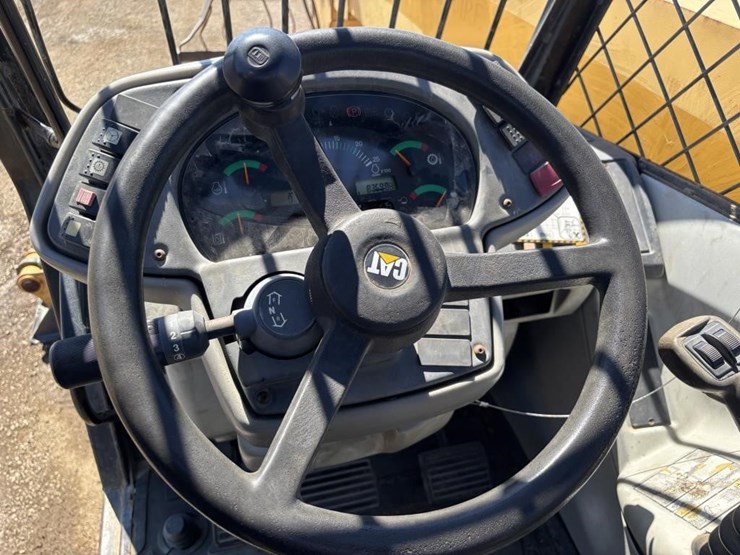 2004-caterpillar-th560b-image-31
