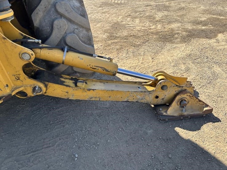 2020-deere-410l-image-25