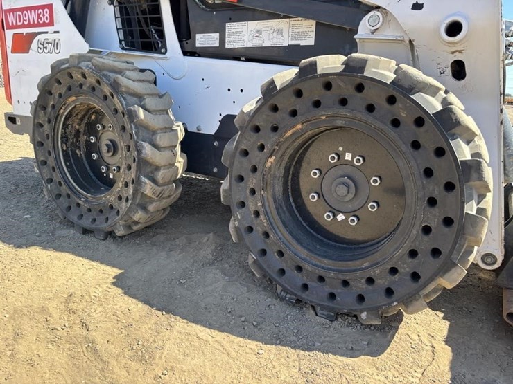 2018-bobcat-s570-image-18