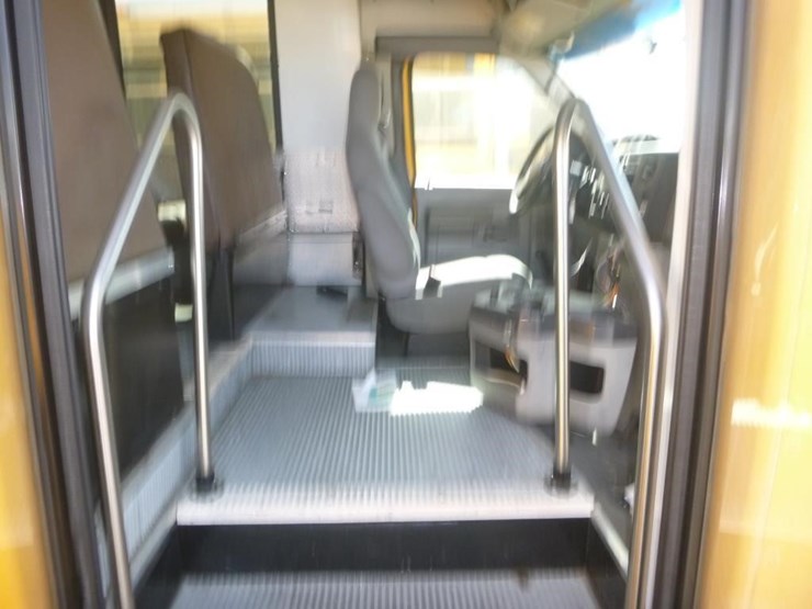 2009-ford-e450-image-13
