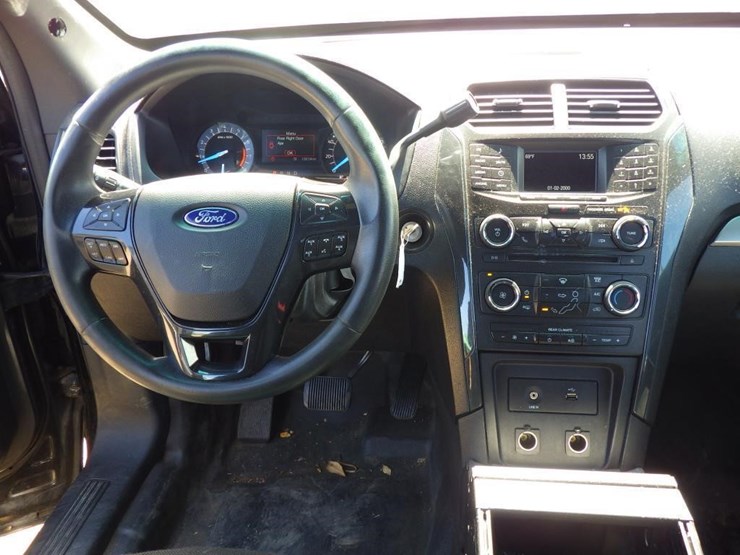2018-ford-explorer-image-10