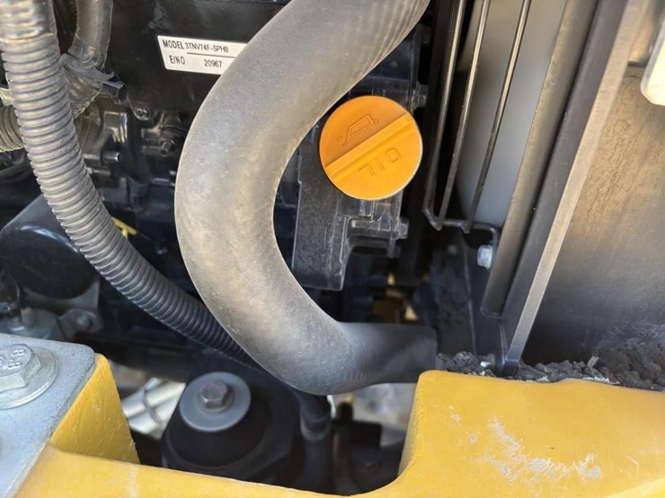 2020-deere-17g-image-40