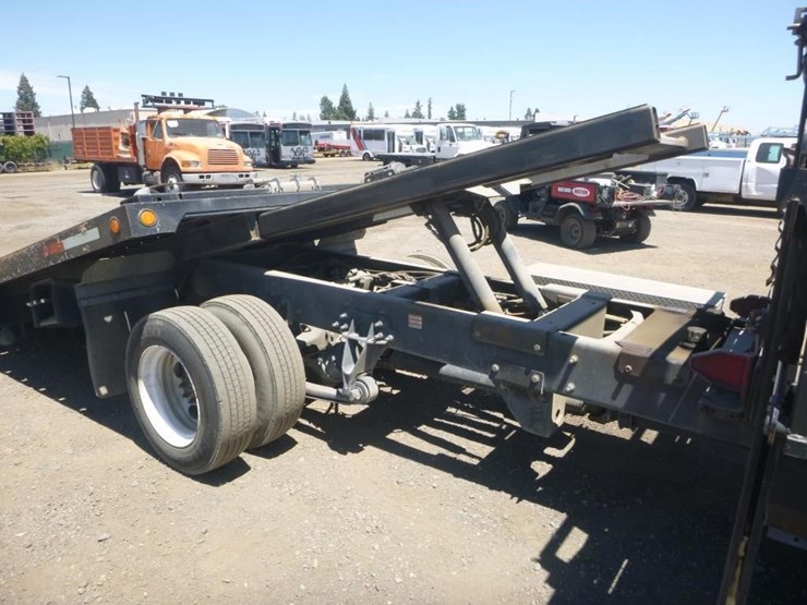 2013-ford-f650-image-15