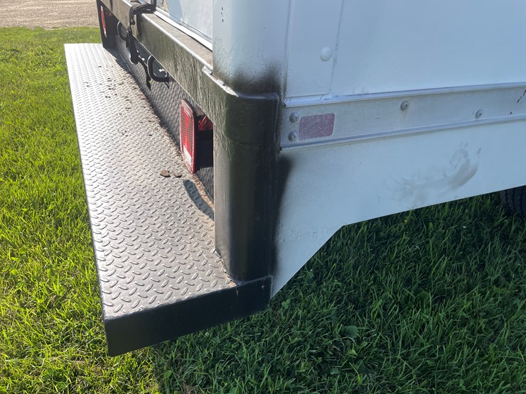 2005-chevrolet-3500-image-24