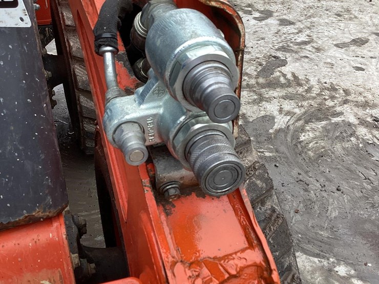 2021-kubota-ssv75-image-11