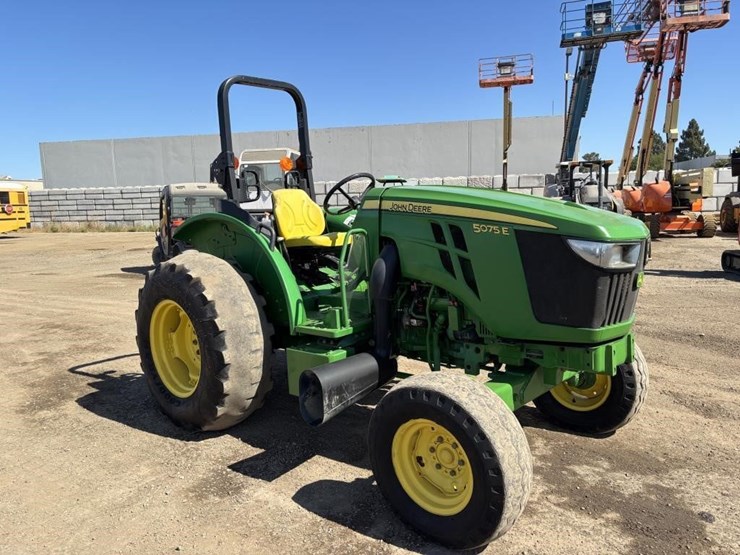 2018-john-deere-5075e-image-2