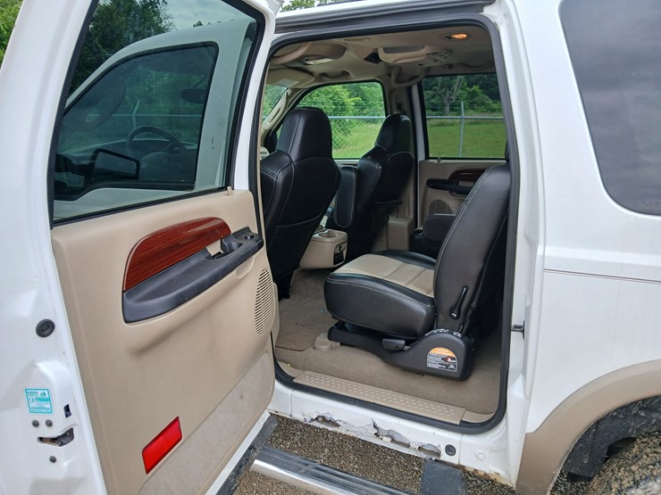 2005-ford-excursion-image-42