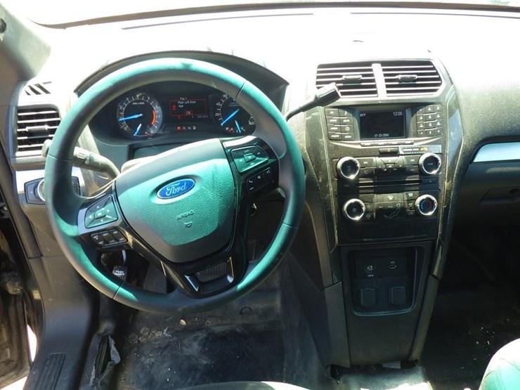 2016-ford-explorer-image-10