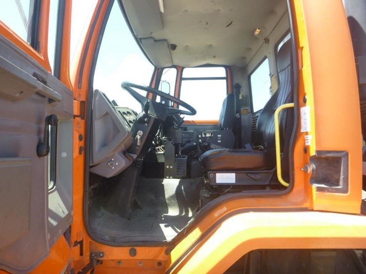 2000-freightliner-fc70-image-17