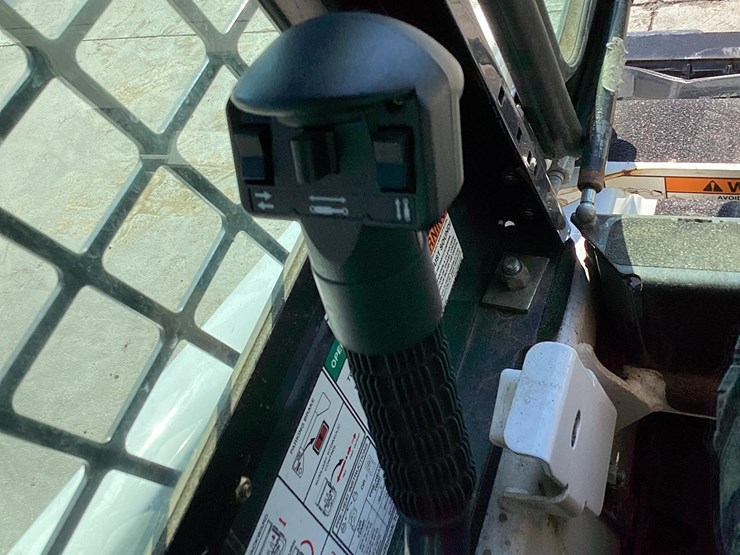 2014-bobcat-s70-image-15