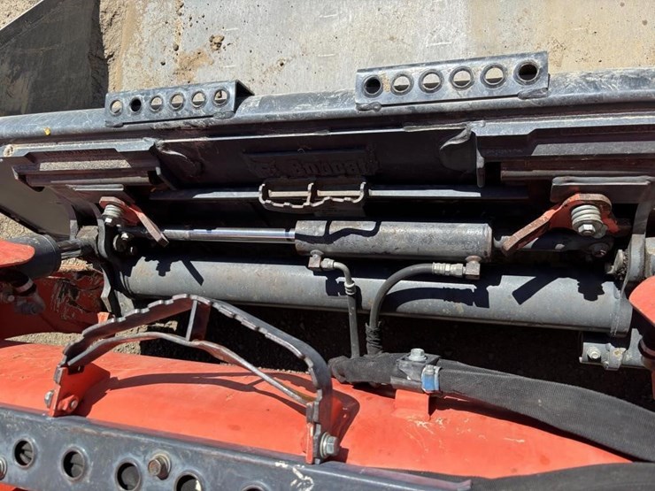 kubota-ssv65-image-12