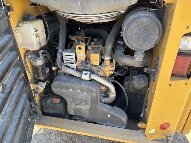 2018-caterpillar-262d-image-34
