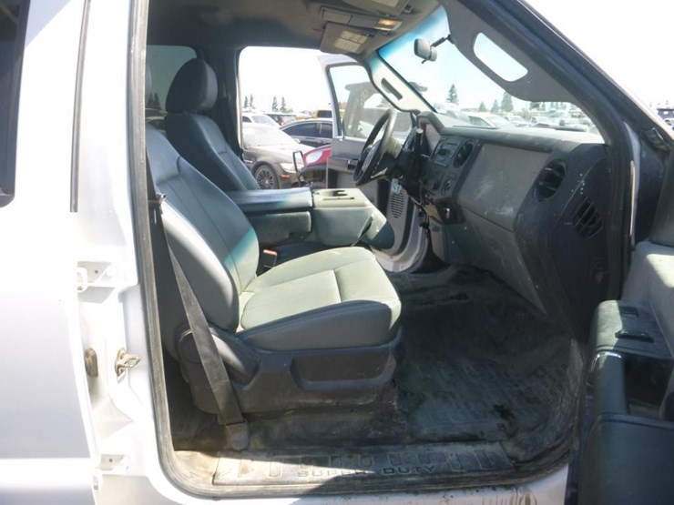2016-ford-f550-image-13