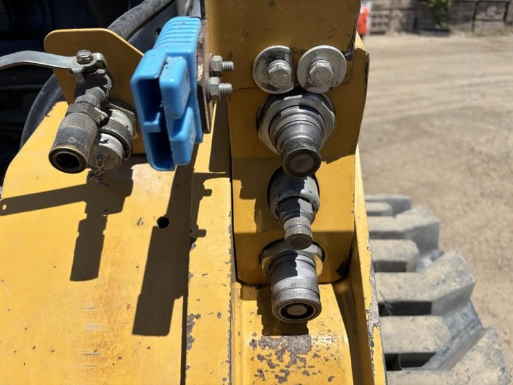 2018-caterpillar-262d-image-14