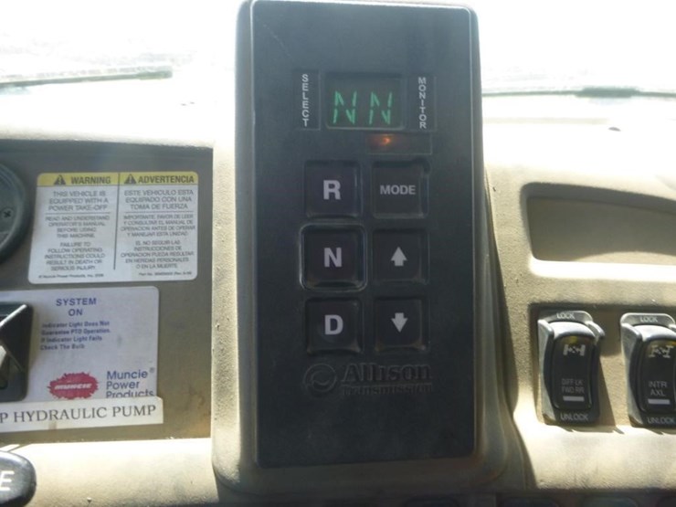 2009-sterling-lt9500-image-15